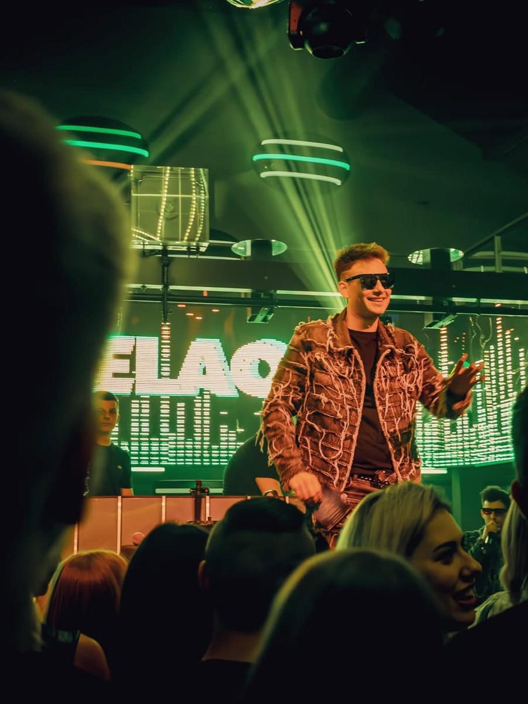 Menelaos — Na scenie