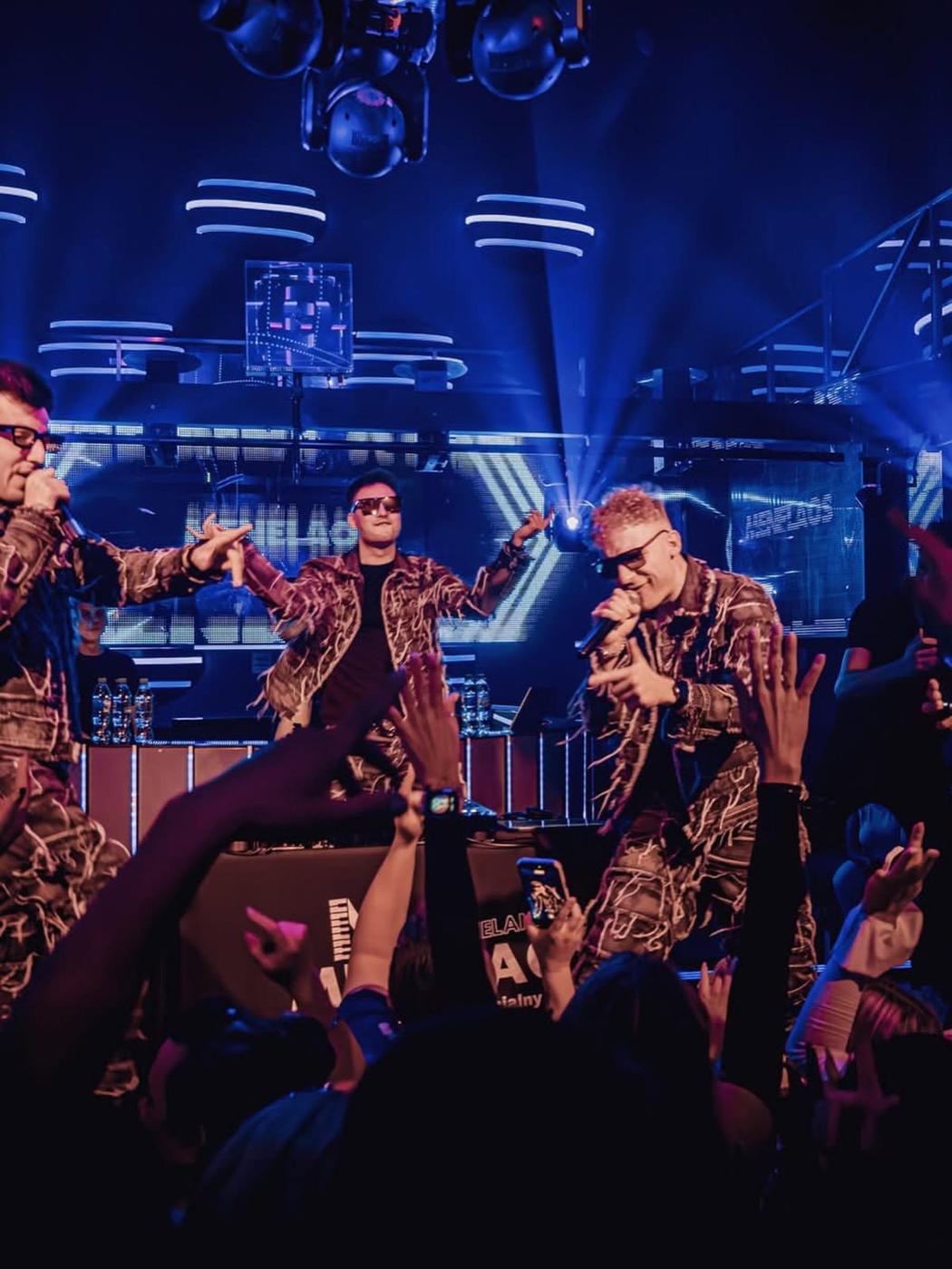 Menelaos — Live na scenie